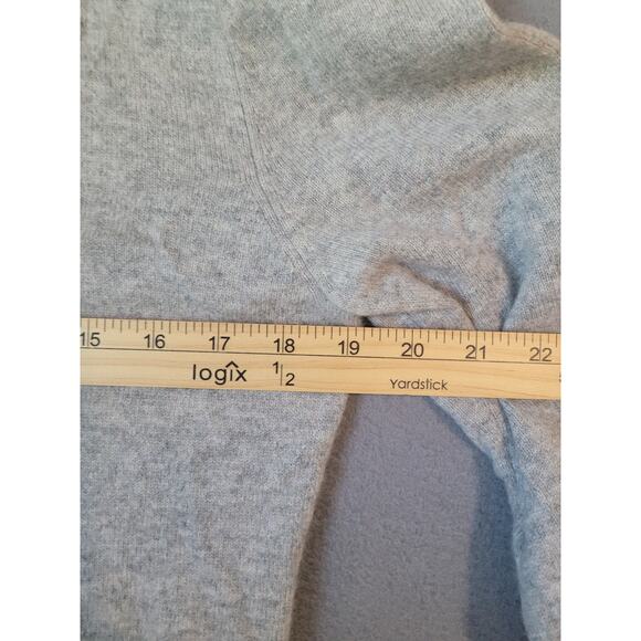 VTG Marshall Field’s Gray Cashmere Beaded Floral Turtleneck Sweater L - Picture 6 of 7